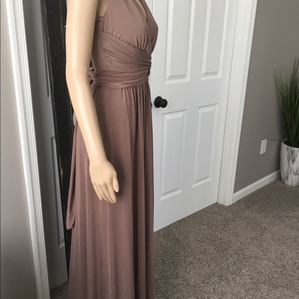 Beautiful Gown - Picture 4 of 5